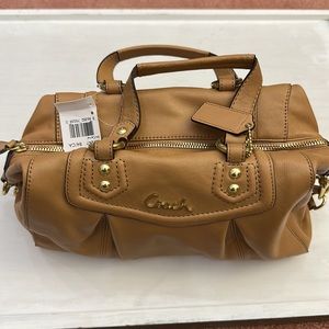 Beautiful Coach F19247 satchel purse bag Camel
